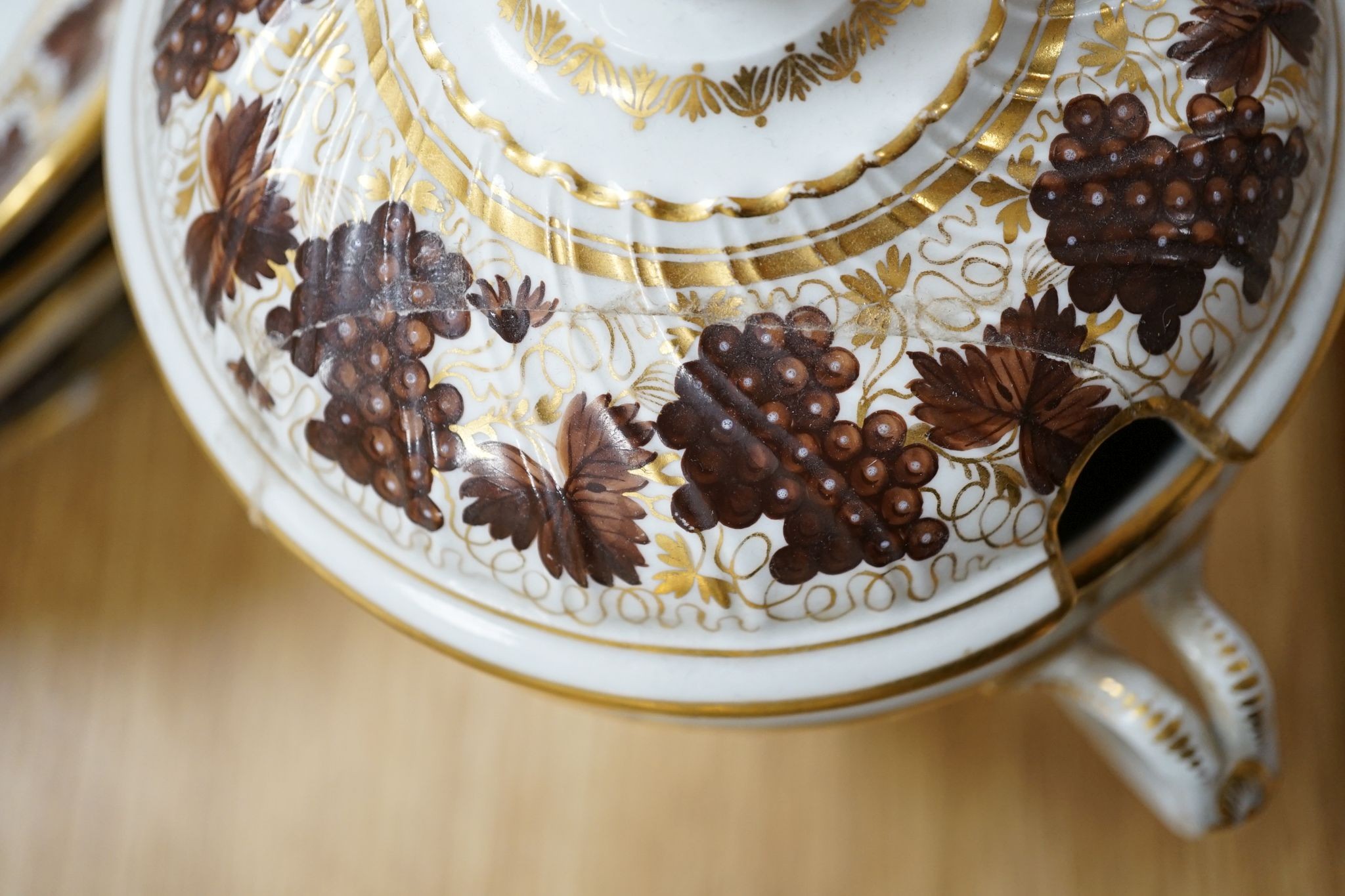 An early 19th century ten piece Chamberlain's Worcester porcelain part tea and dessert service